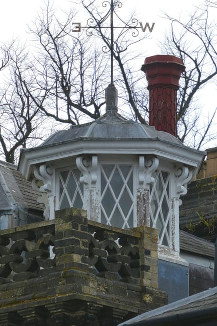 Like a lighthouse in a city centre, an unusual cupola.