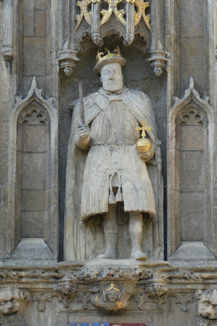 King Henry VIII holding a sceptre?