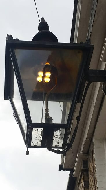 Gas light at Willow Walk